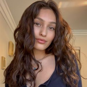 Meet your Posher, Izzy